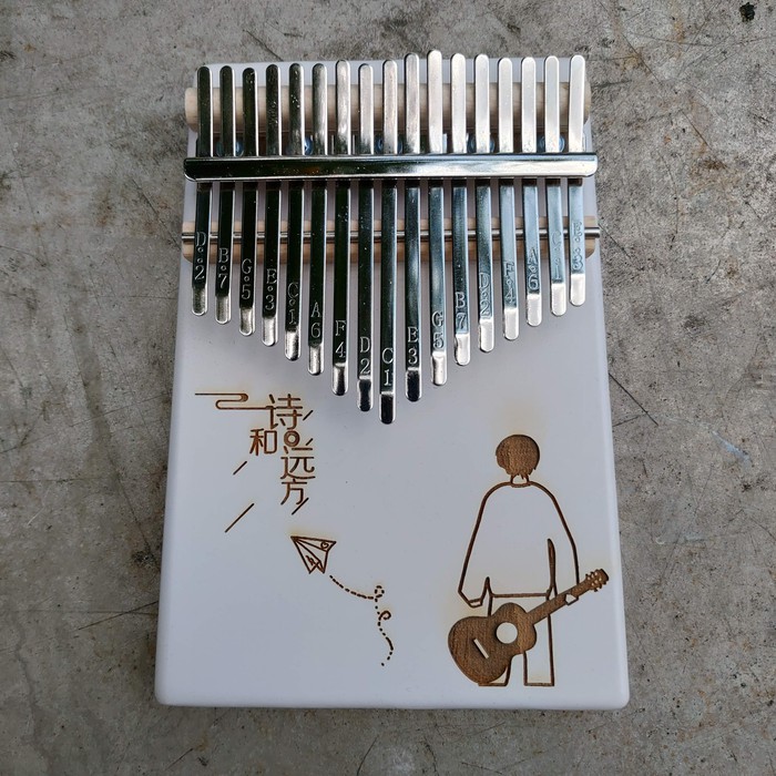 KALIMBA 17 KEYS PLATE SOLID PINE WOOD WHITE ENGRAVING - โบนัส - กีตาร์ Man n