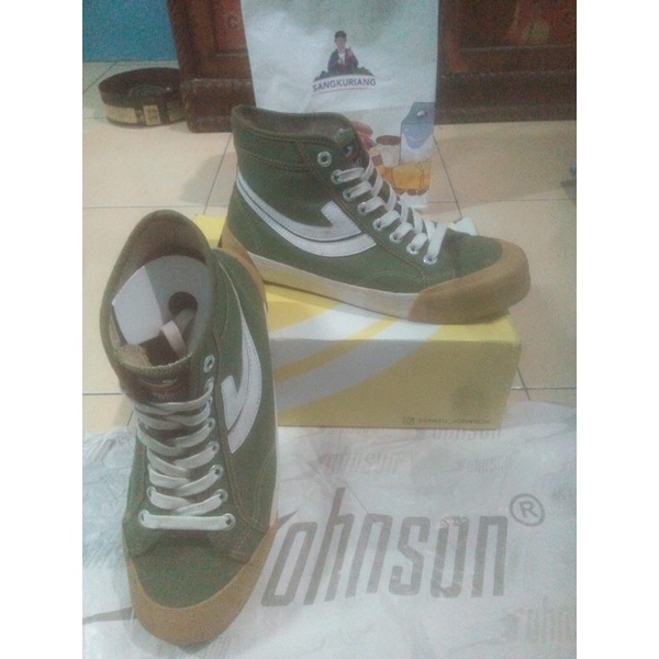 HIJAU Jonson รองเท้าสีเขียวขวด (มือสอง)