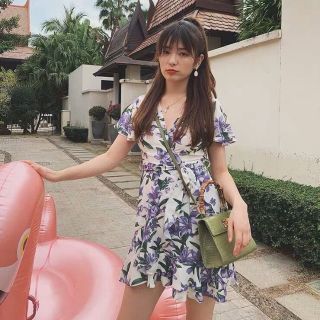 ชุดมินิเดรสสายเดี่ยวเนื้อผ้าชีฟองพิมพ์ลายดอกไม้