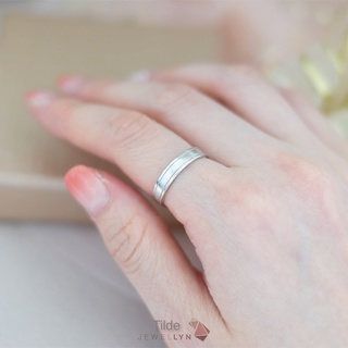 JEWELLYN Tilde Ring แหวนเงินเกลี้ยง