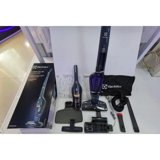 Electrolux รุ่น ZB3513DB เครื่องดูดฝุ่นชนิดด้ามจับ 2 in 1 ใช้งานได้ 2 แบบ ไร้สาย แบตเตอรี่ Li-ion 18V. มีไฟฉาย LED ที่ห