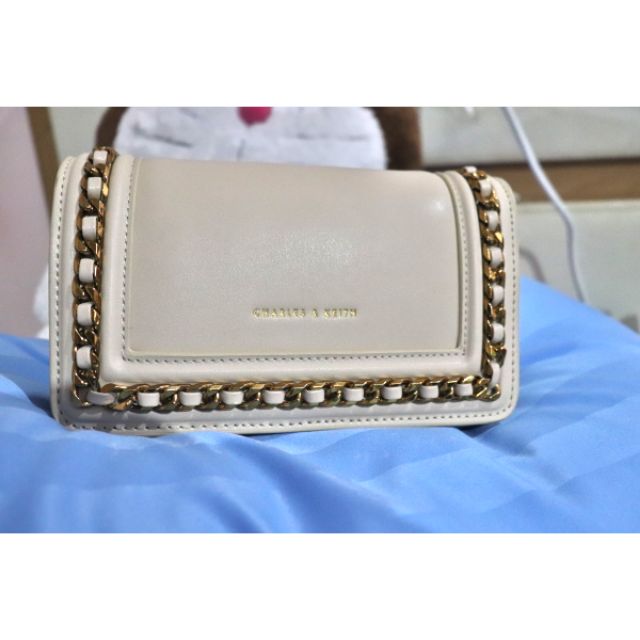 Charles & Keith หน้าโซ่