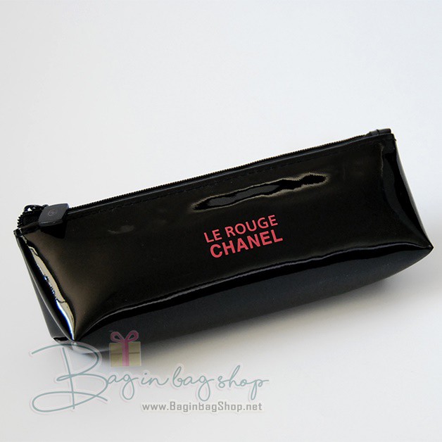 CHANEL Beaute VIP Gift กระเป๋าเครื่องสำอางค์ หนัง สีดำ ทรงยาว จาก เคาท์เตอร์ CHANEL Beaute