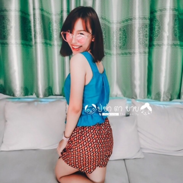 ลดราคาพิเศษต่อเนื่อง เสื้อคอกระเช้าแฟชั่น(มีระบาย และเอวลอย) ฟรี!โบว์ (สีกรมหมดทุกไซซ์ นอกนั้นมีครบค่ะ)