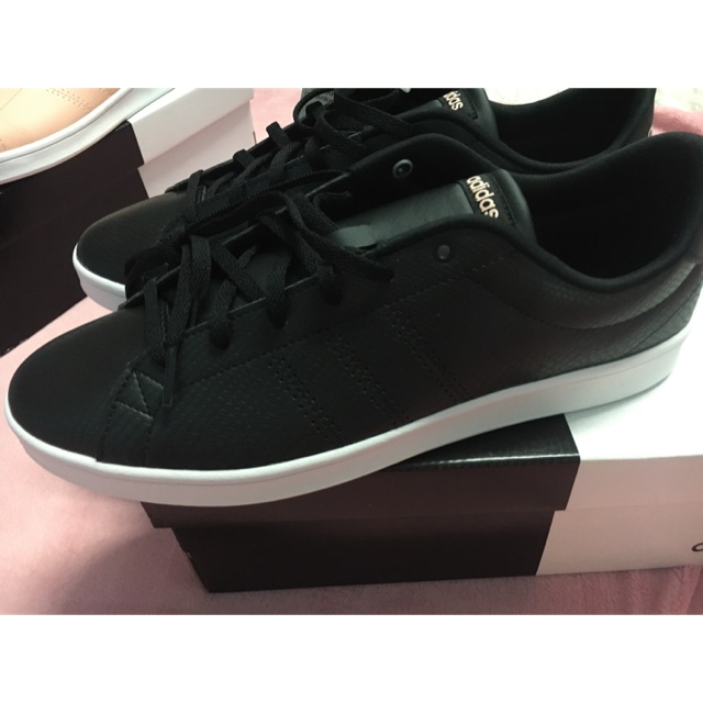 รองเท้า adidas ผู้หญิง