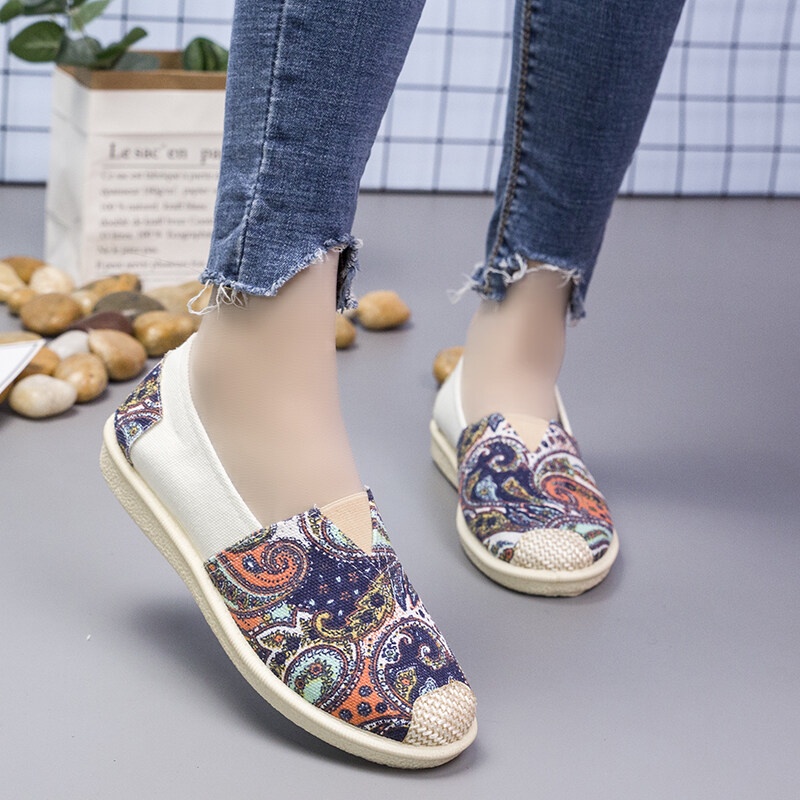 kstar*รองเท้าหุ้มส้น รองเท้าแฟชั่นผู้หญิง ลายไทย สวยแบบเรียบหรู รุ่นZ-89