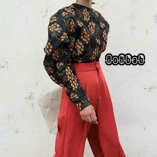 เสื้อผ้าเนื้อทราย แต่งแขนเสื้อแบบโคล้งเวลาใส่