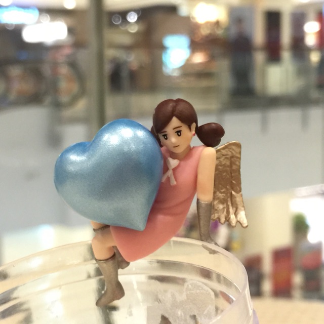 Fujico ถือหัวใจ