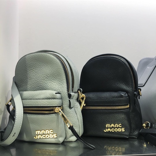 กระเป๋าเป้ Marc jacobs mini คือน่ารักมากกกกก ลดราคาอยู่นะคะ เหลือ 12,900 บาทคะ ไม่มีถูกกว่านี้แล้ววว