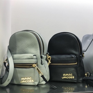 กระเป๋าเป้ Marc jacobs mini คือน่ารักมากกกกก ลดราคาอยู่นะคะ เหลือ 12,900 บาทคะ ไม่มีถูกกว่านี้แล้ววว รีบสั่งนะคะ