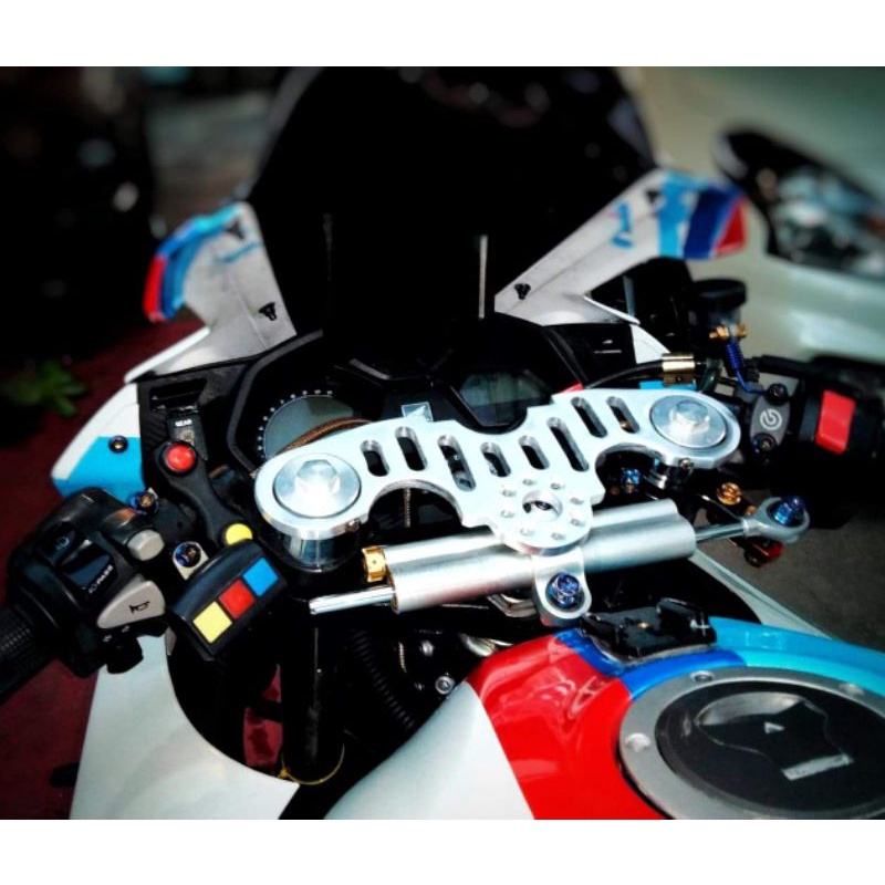 ปิดแผงคอแต่งรุ่น CBR650F/R วัสดุเราใช้เกรดที่แข็งสุดของบรรดาอัลลอยใช้เกรด7075 ในการผลิต วัสดุไม่ใช่เ