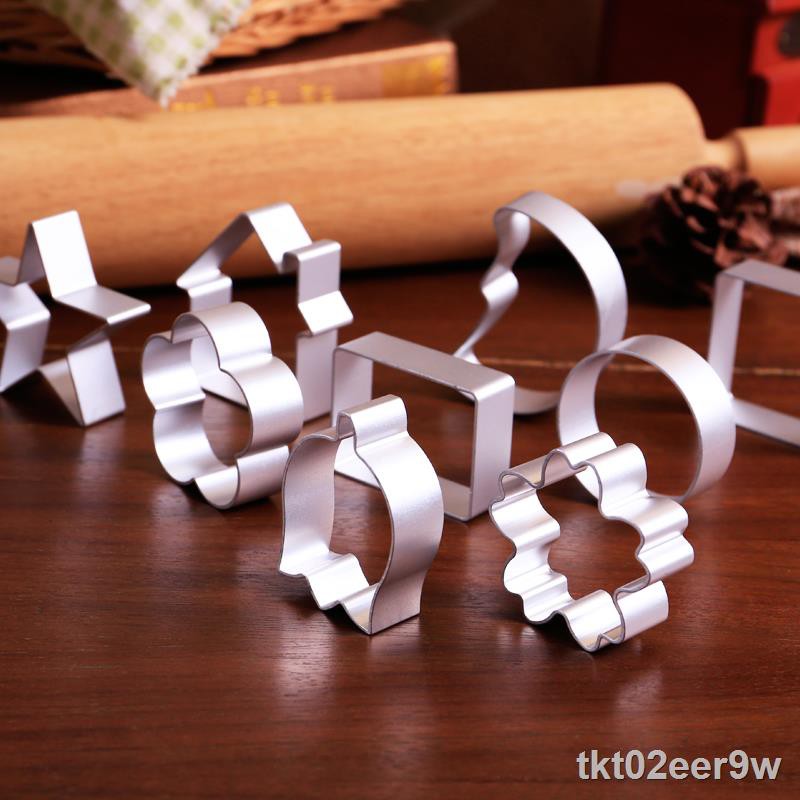 8 Pcs/Set DIY Cake Decorating Tools Christmas Cartoon Biscuit Mould Cookie Cutters Set Plastic Baking Mould Cookie Tools main image 0