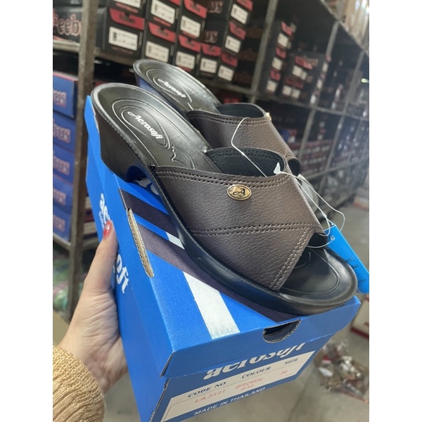 (P28) aerosoft รองเท้าแตะ รองเท้าลำลอง สำหรับผู้หญิง แบบสวมมีส้น 1 นิ้ว  รุ่น LA 3131