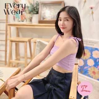 Everywear เสื้อสายเดี่ยว ผูกไหล่ผ้าร่อง