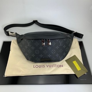 LOUIS VUITTON MONOGRAM ECLIPSE CANVAS DISCOVERY BUMBAG กระเป๋าคาดอก คาดเอว หลุยส์วิตตอง แฟชั่นผู้ชาย แบรนด์เนม หนังแท้