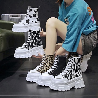 𝐏𝐫𝐞-𝐨𝐫𝐝𝐞𝐫 พรีออเดอร์รองเท้าผ้าใบข้อยาวมีซิป ส้นสูง 9 cm มี 5 ลาย Platform shoes (YDF7)