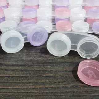ตลับคอนแทคเลนส์​ สีชมพู/ม่วง​ ใส​ คละสี