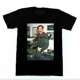 เสื้อยืด พิมพ์ลาย Dj Saddam Hussein Technics 1200 Iraq House Edm สไตล์ฮิปฮอป แฟชั่นใหม่ สําหรับผู้ชายSize S-5XL