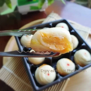 ขนมเปี๊ยะไส้ถั่วไข่เค็มอบควันเทียน ขนมเปี๊ยะท่าย์น้ำ อิสลามทานได้ เจทานได้(เฉพาะบางไส้) เปี๊ยะท่าย์น้ำ