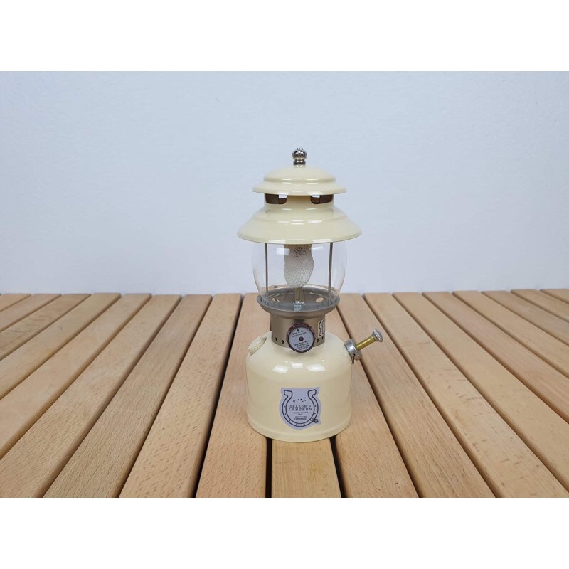📌 Coleman Season’s Lantern mini 2014 LED 1/2 📌ใส่ถ่านaaa2ก้อน โป๊ะแก้ว ตัวถังเหล็ก สูบดึงได้