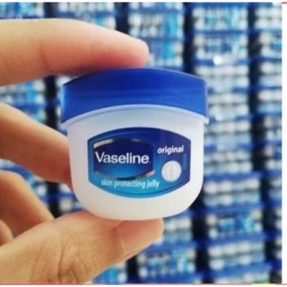 แหล่งขายและราคาVaseline mini 5.5g วาสลีน จิ๋ว นำเข้าจากอินเดีย ลิปจิ๋วบำรุงริมฝีปาก ไม่มีกลิ่น ไม่มีสีอาจถูกใจคุณ