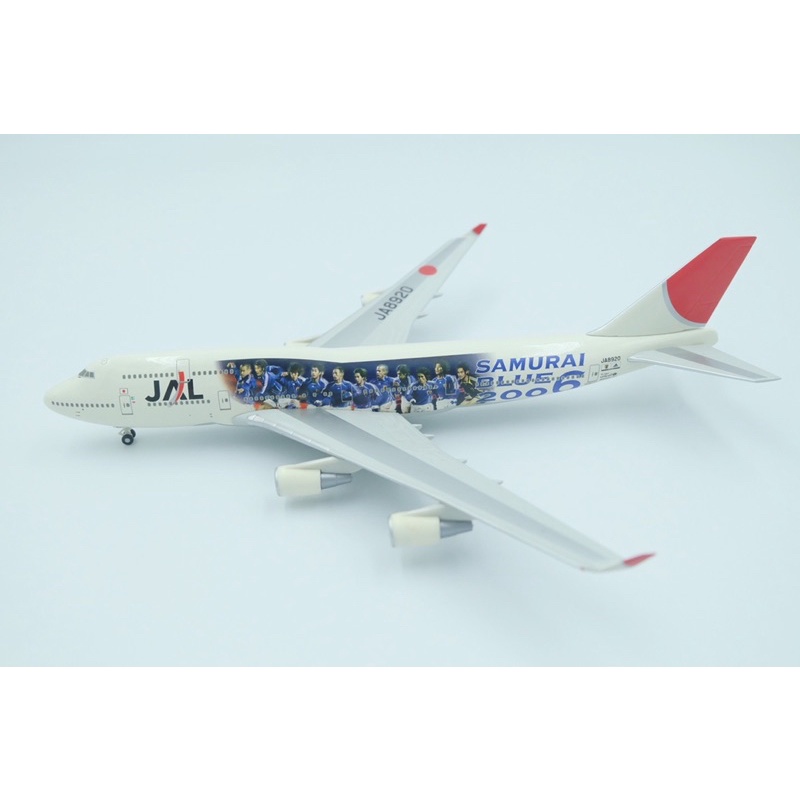โมเดลเครื่องบินจำลอง 1:400 Boeing 747-400 JAL samurai blue 2006