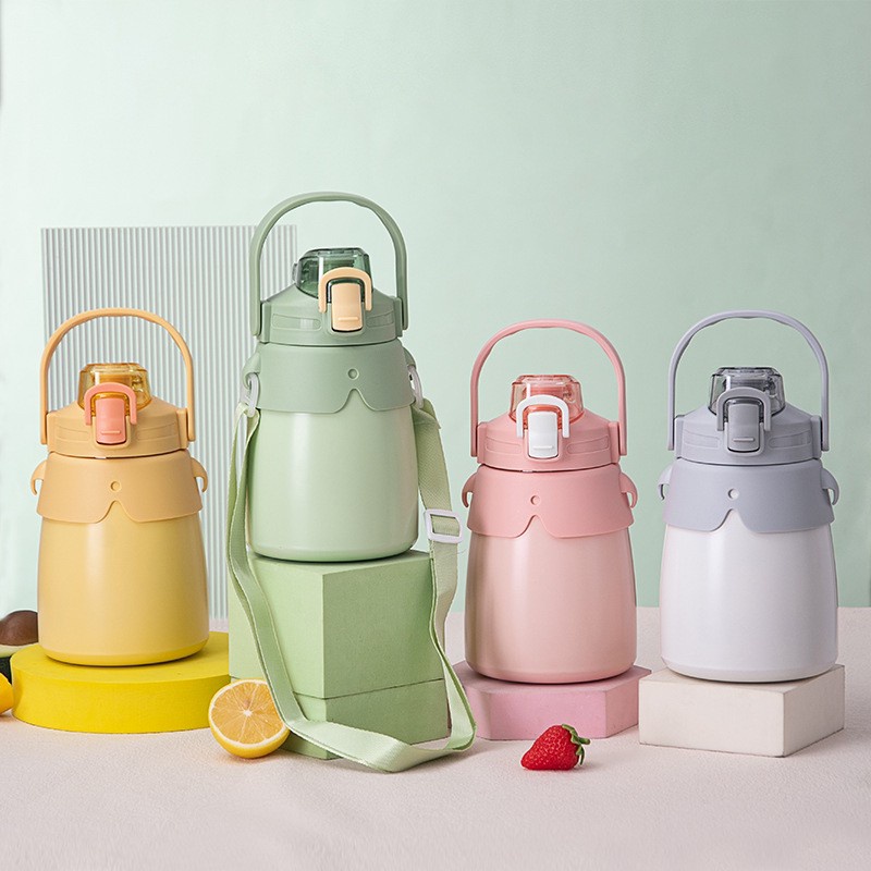 กระติกน้ำสแตนเลส 316 เก็บร้อน-เย็น พร้อมสายสะพาย ไม่ลื่น แถมฟรี สติกเกอร์ 3D ขนาด 850ml