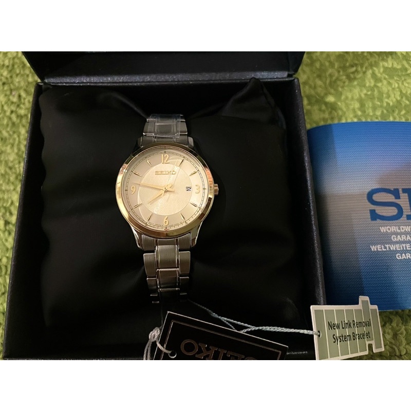 นาฬิกาผู้หญิง SEIKO แท้ ซื้อมา 4,740 ไม่เคยใส่ มีใบรับประกันของแท้ รุ่น Ladies 50th Anniversary Dress Watch SXDH04P1