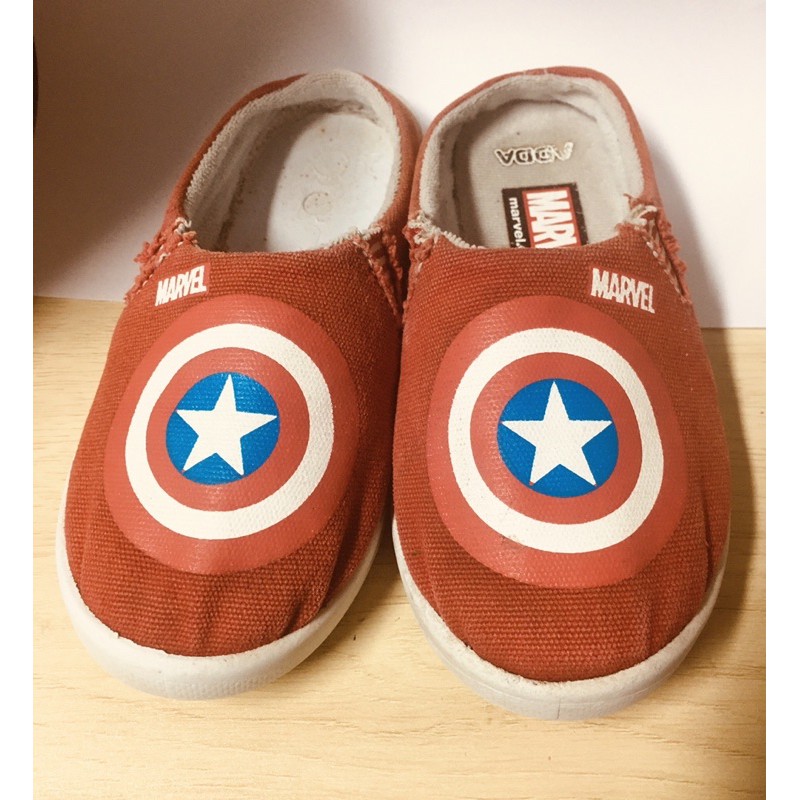 รองเท้าแตะเด็กลายCaptain Marvel #กัปตันมาเวล มือสองของลูกสาว วัดภายนอกจากหัวถึงส้นเท้า19cmตำหนิตามภาพขอคนรับได้