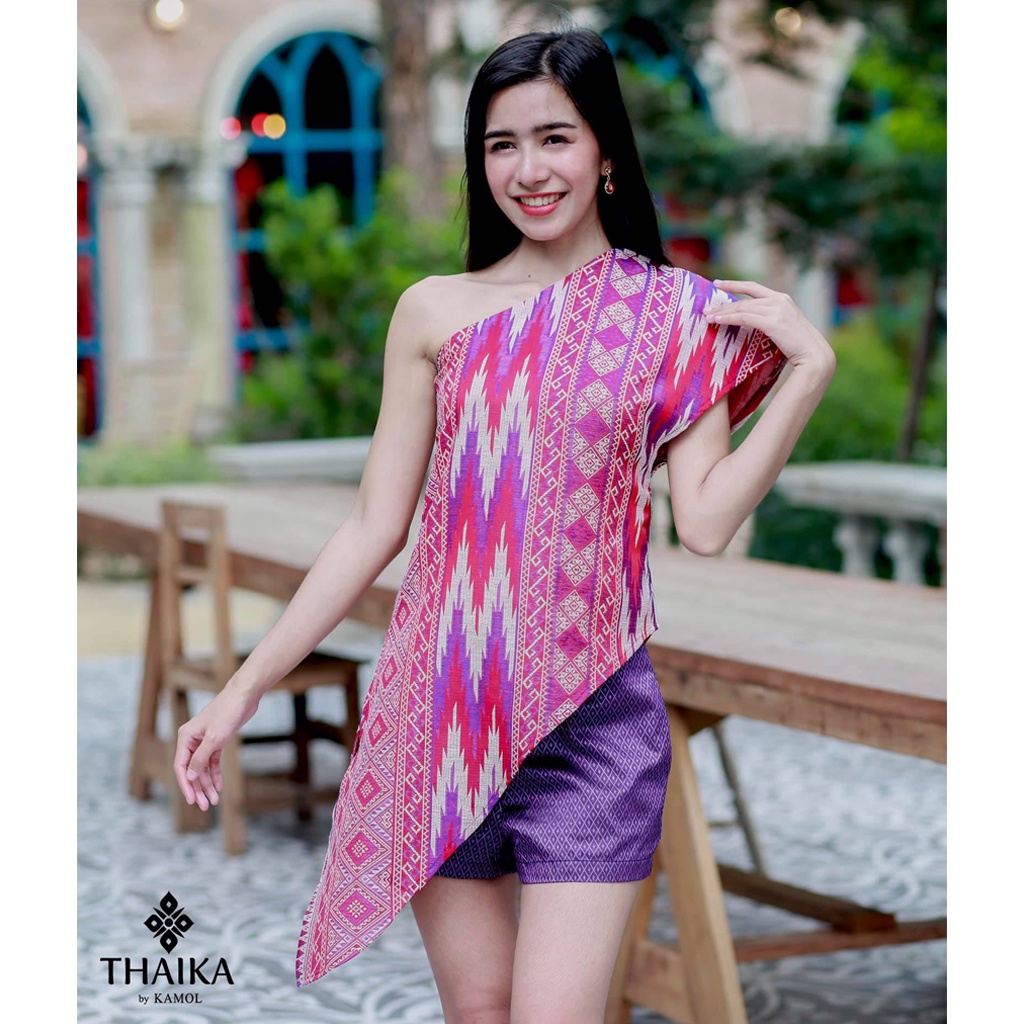 Thaika เสื้อสไบ ‘วารี’ ผ้าไทย สีแดงแซมม่วง เสื้อไหล่ข้างเดียว ชุดไทย ชุดทำงาน ชุดออกงาน ปาร์ตี้ ไปเท