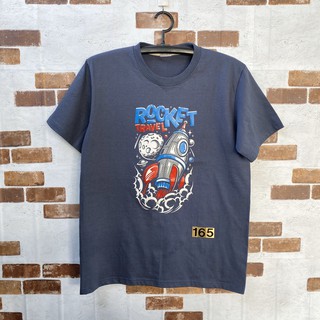 เสื้อยืดคอกลม สีกรม สกรีนลาย Rocket