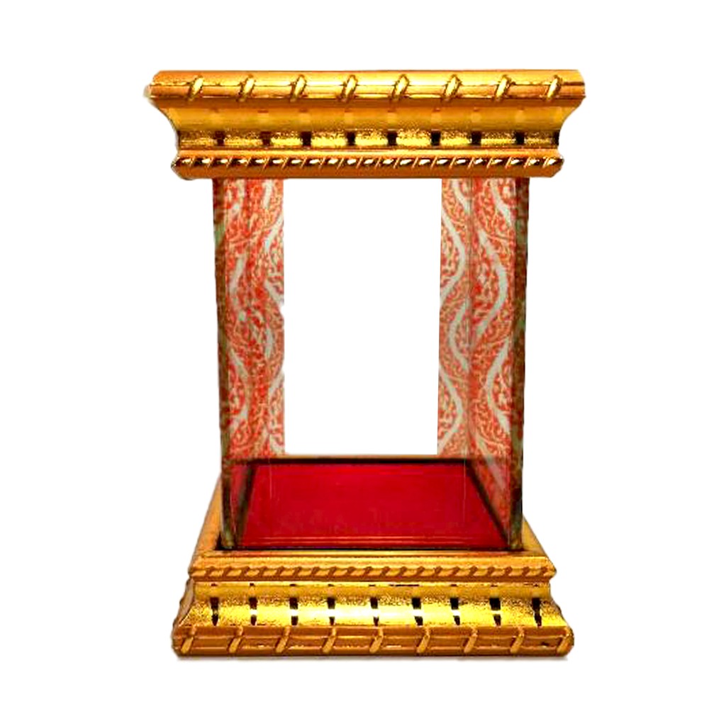 ตู้กระจก ตู้ครอบพระ ตู้ใส่พระ พื้นกำมะหยี่สีแดง กรอบไม้สีทอง ขนาดรวม 5.5x5.5x8.5 ซม. ขนาดด้านใน 4x4x6 ซม.