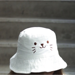 furry cat bucket hat 🐱💛