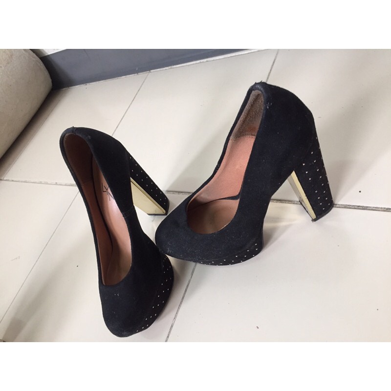 รองเท้า Lyn....Hi-So