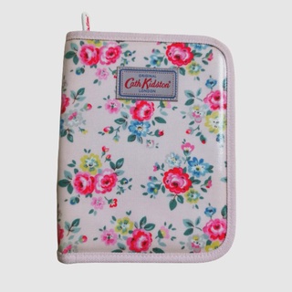 กระเป๋าใส่สมุดพกพา Cath Kidston