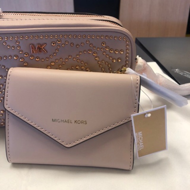 MICHAEL KORS BLAKELY SOFT PINK SMALL WALLET | Shopee Thailand