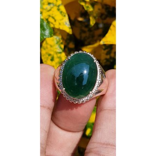 แหวนหยก 翡翠戒指 (Jadeite ring) 8.79 กะรัต (Cts.) ดิบ ไม่ผ่านการปรับปรุง (Type A) พม่า (Myanmar)