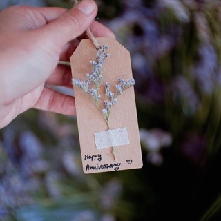 ป้ายแท็กติดดอกไม้แห้ง Tag flowers.