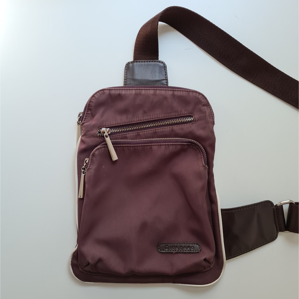 กระเป๋าสะพายข้าง ผ้าไนล่อน คาดอก GIORDANO 8"(L) X 11"(H) สีน้ำตาลแดง ,มือสอง