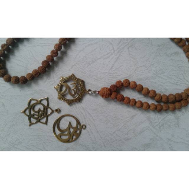 สร้อยคอ Genitri พร้อมจี้ omkara