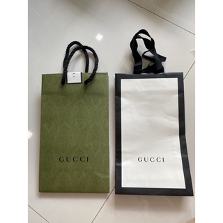 ถุงกระดาษ gucci ใบเล็ก ระบุสีในช่องแชทได้ค่ะ