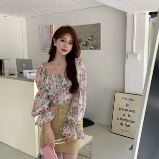 🌸เสื้อครอปแขนยาว คอเหลี่ยม  ลายดอกไม้  แขนตุ๊กตาน่ารักๆ  เสื้อผ้าแฟชั่นผู้หญิง