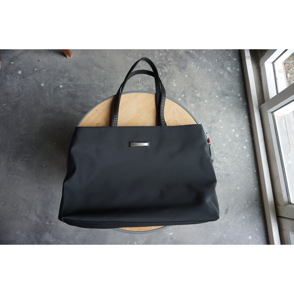 กระเป๋าสะพาย Pierre cardin แท้ สีดำสนิท มือสอง สภาพใหม่ ตำหนินิดหน่อย สินค้าจากญี่ปุ่น