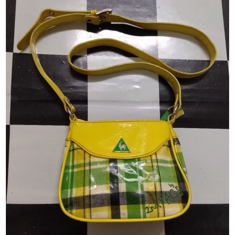 กระเป๋าสะพาย Le Coq Sportif  ลายสก๊อตเขียวเหลือง ขนาด7*6 ของแท้100% แถมจัดส่งฟรีค่ะ