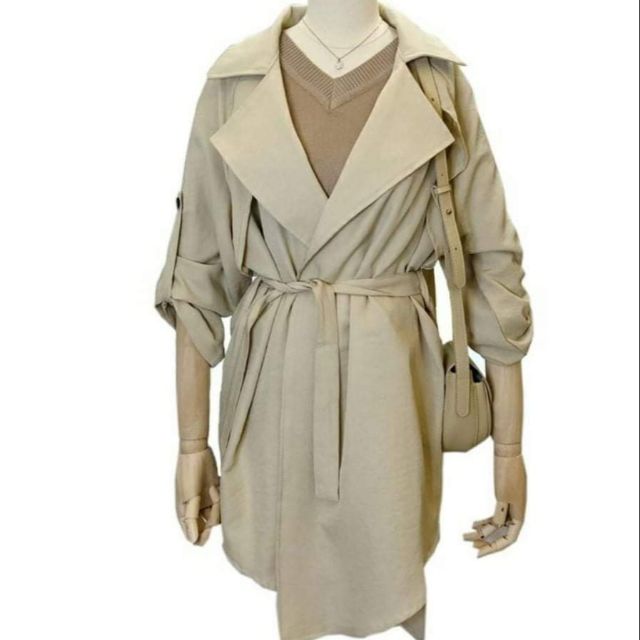 trench coat สีครีม ทรง oversize มือสอง