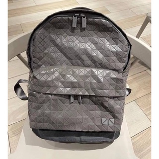 BAO BAO ISSEY MIYAKE MATT DAYPACK GEOMETRIC PATTERN BACKPACK กระเป๋าเป้สะพายหลัง แบรนด์บาวบาว อิซเซ่ มิยาเกะ ตารางเล็ก