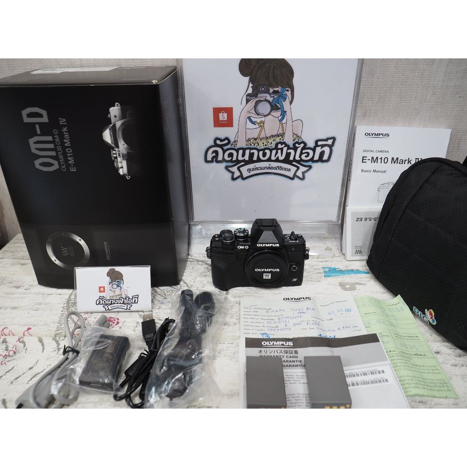 OLYMPUS OMD EM10 MARK IV BODY  สภาพสวยงาม 95% ไม่มีรอย มีประกันจากบิ๊กคาเมร่าถึง 15-12-23 ยาวๆ  ครบก