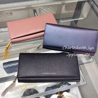 CHARLES &amp; KEITH กระเป๋าสตางค์  รุ่น Tassel Detail Long Wallet :CK6-10700736 พร้อมกล่อง ถุงผ้า และถุงกระดา