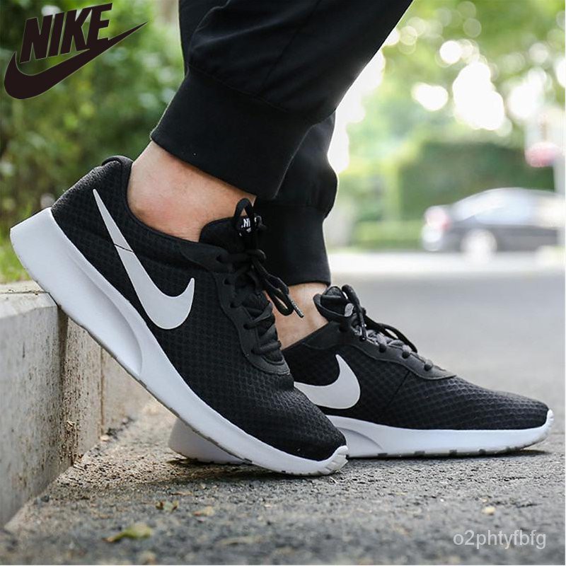 nike tanjun black sneakers