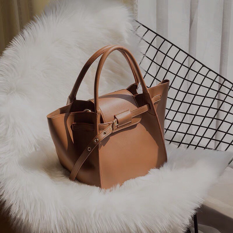 กระเป๋า Duffel bag..